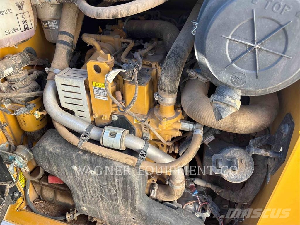 CAT 242D3 Skid steer mini nakladalci