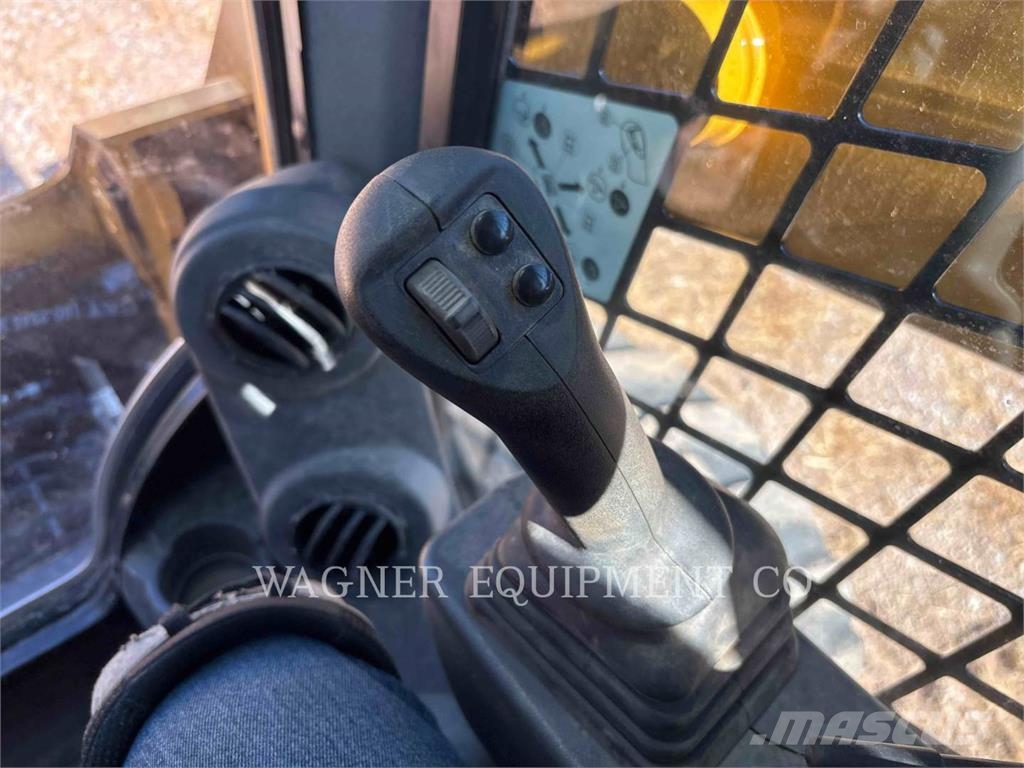 CAT 242D3 Skid steer mini nakladalci