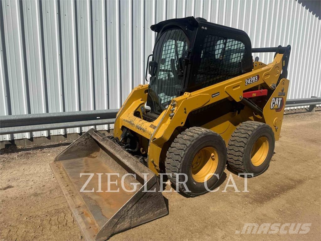 CAT 242D3 لوادر انزلاقية التوجيه