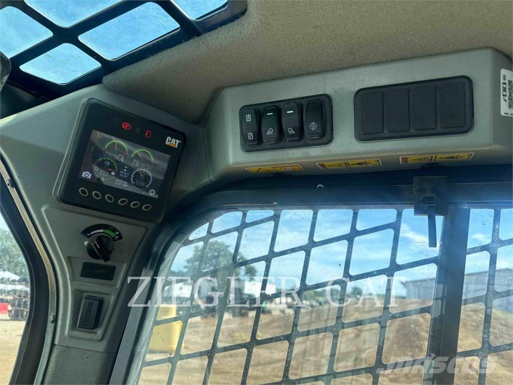 CAT 242D3 لوادر انزلاقية التوجيه