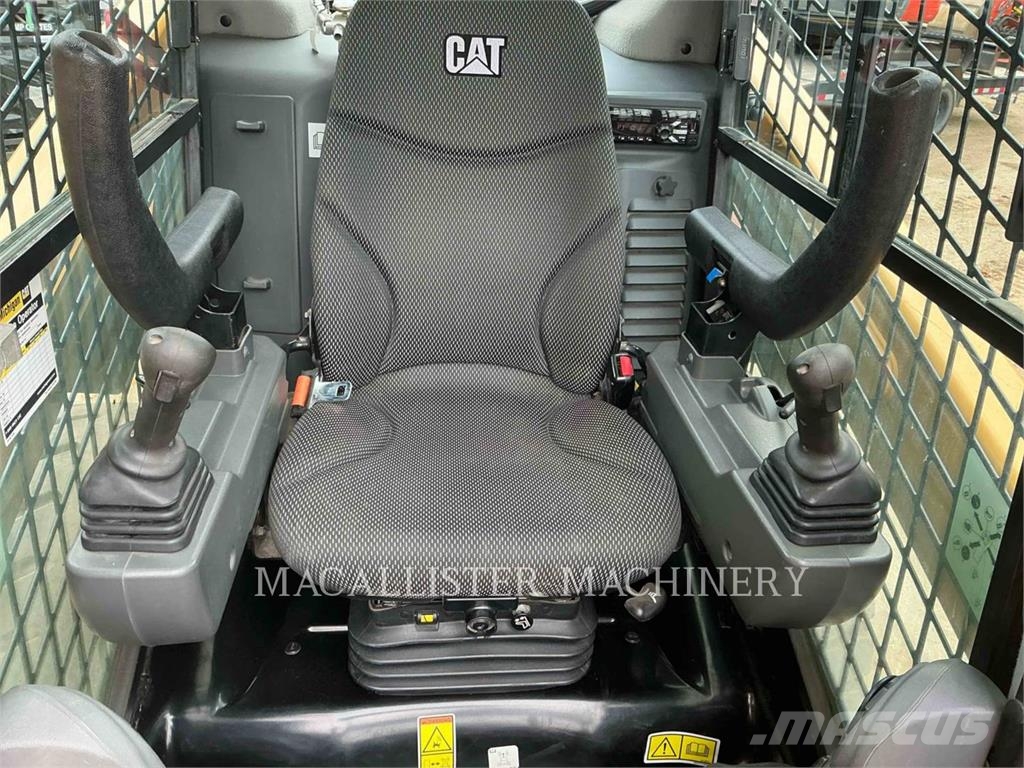 CAT 242D3 لوادر انزلاقية التوجيه
