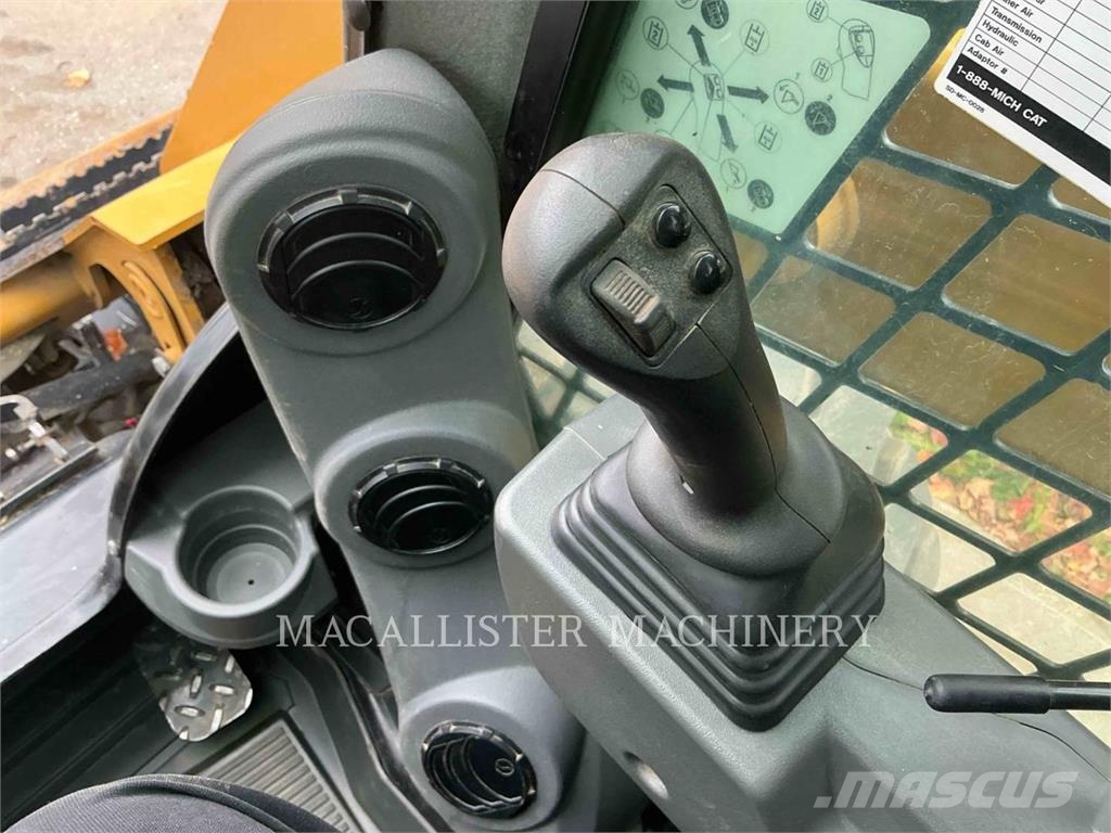 CAT 242D3 لوادر انزلاقية التوجيه