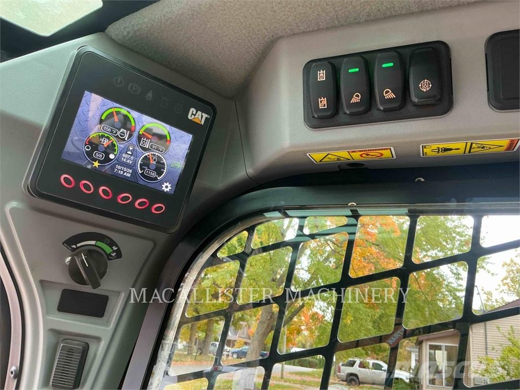 CAT 242D3 لوادر انزلاقية التوجيه