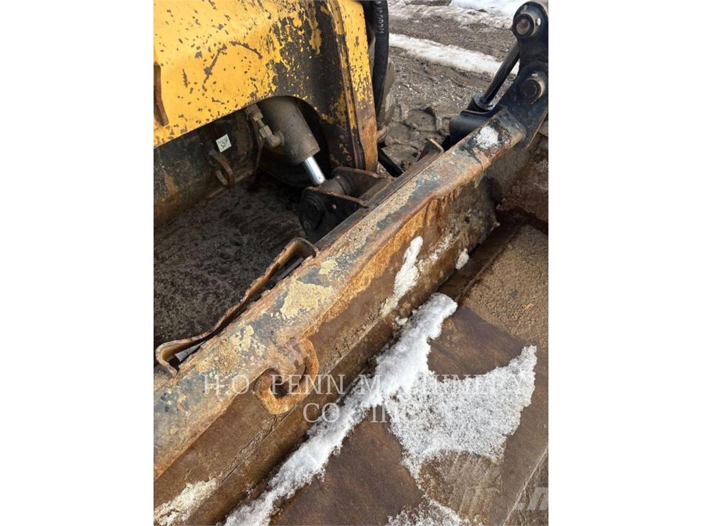 CAT 246B Liukuohjatut kuormaajat