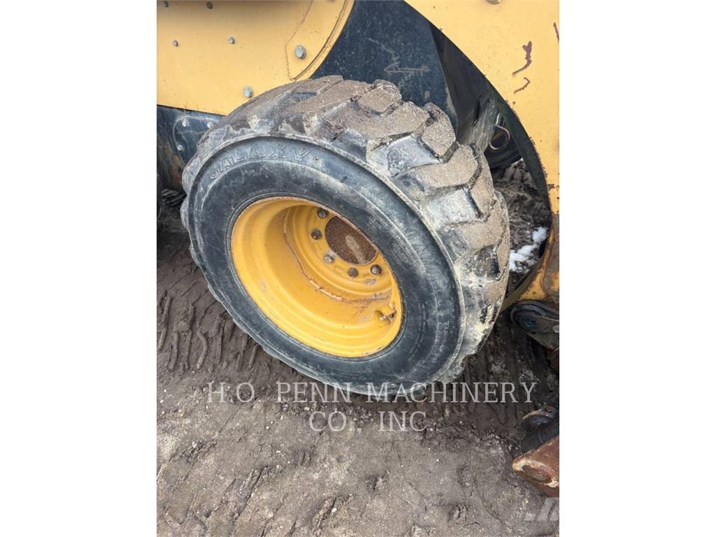 CAT 246B Liukuohjatut kuormaajat