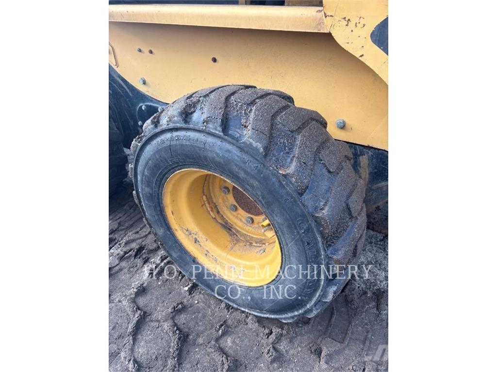 CAT 246B Liukuohjatut kuormaajat