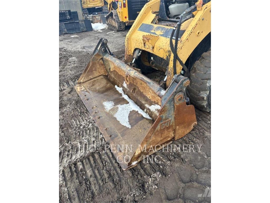CAT 246B Liukuohjatut kuormaajat