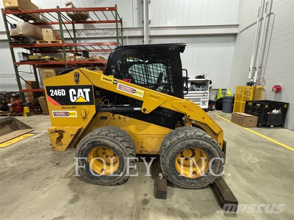 CAT 246D لوادر انزلاقية التوجيه