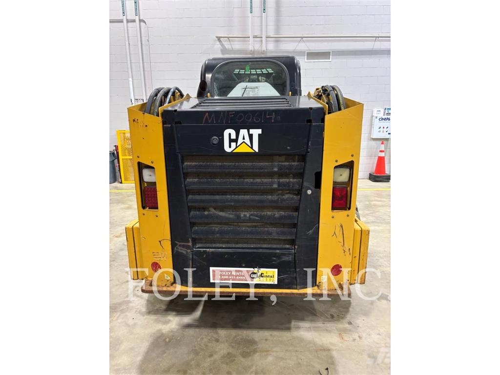 CAT 246D لوادر انزلاقية التوجيه