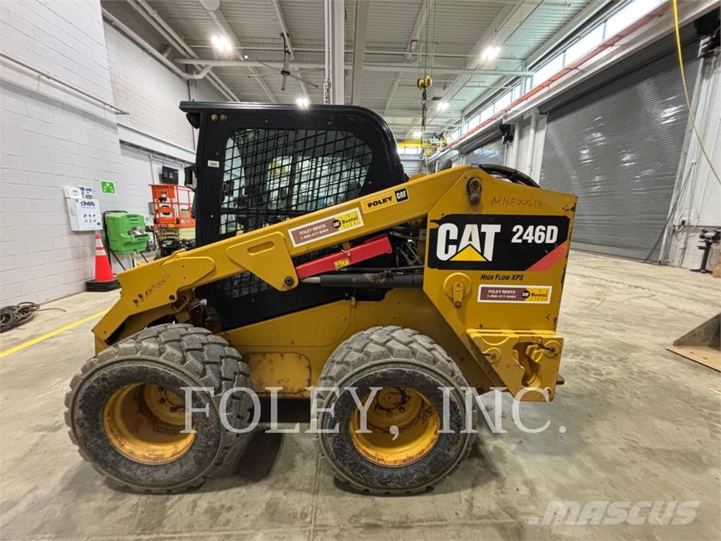 CAT 246D لوادر انزلاقية التوجيه