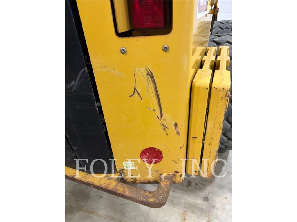 CAT 246D لوادر انزلاقية التوجيه