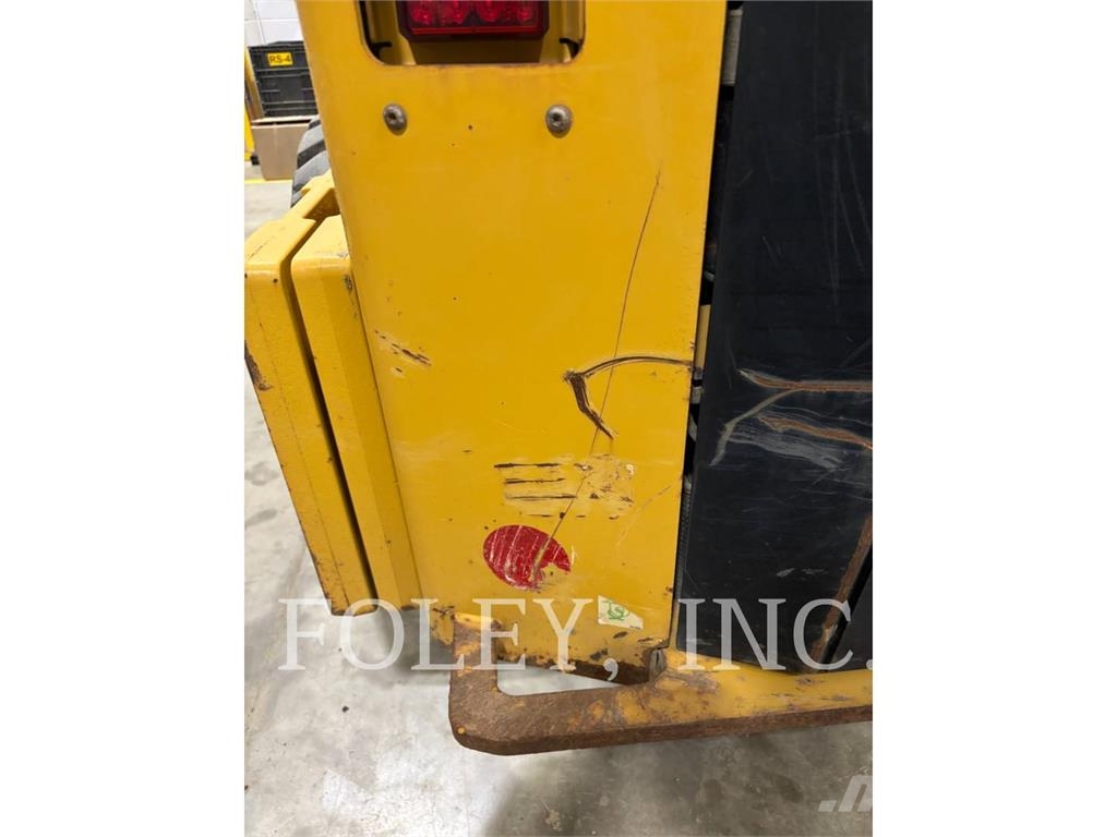 CAT 246D لوادر انزلاقية التوجيه
