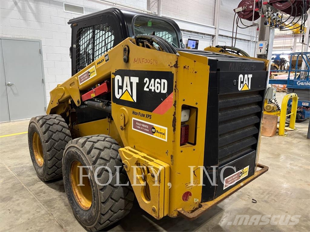 CAT 246D لوادر انزلاقية التوجيه