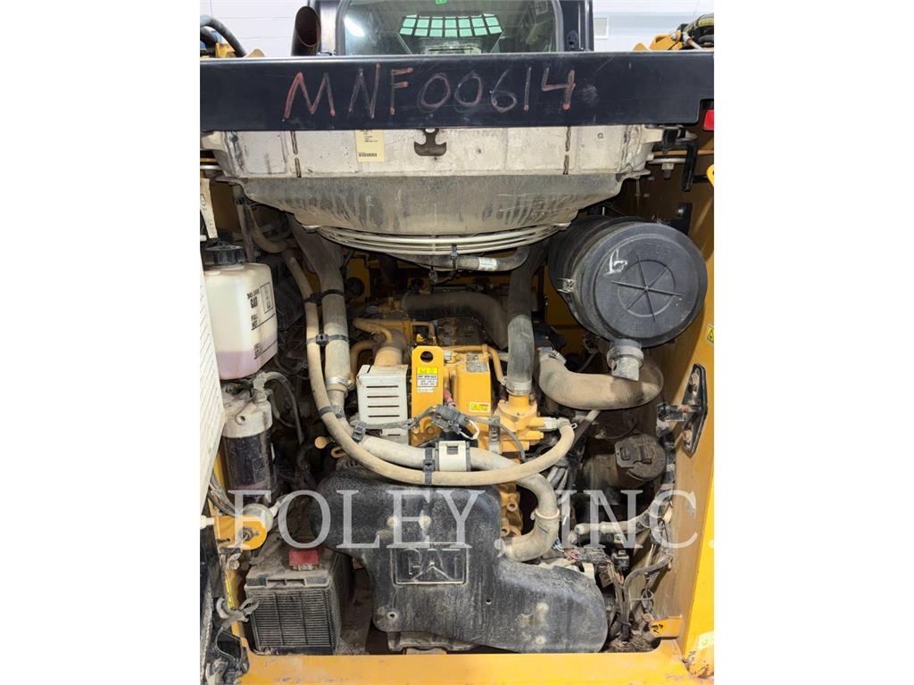CAT 246D لوادر انزلاقية التوجيه