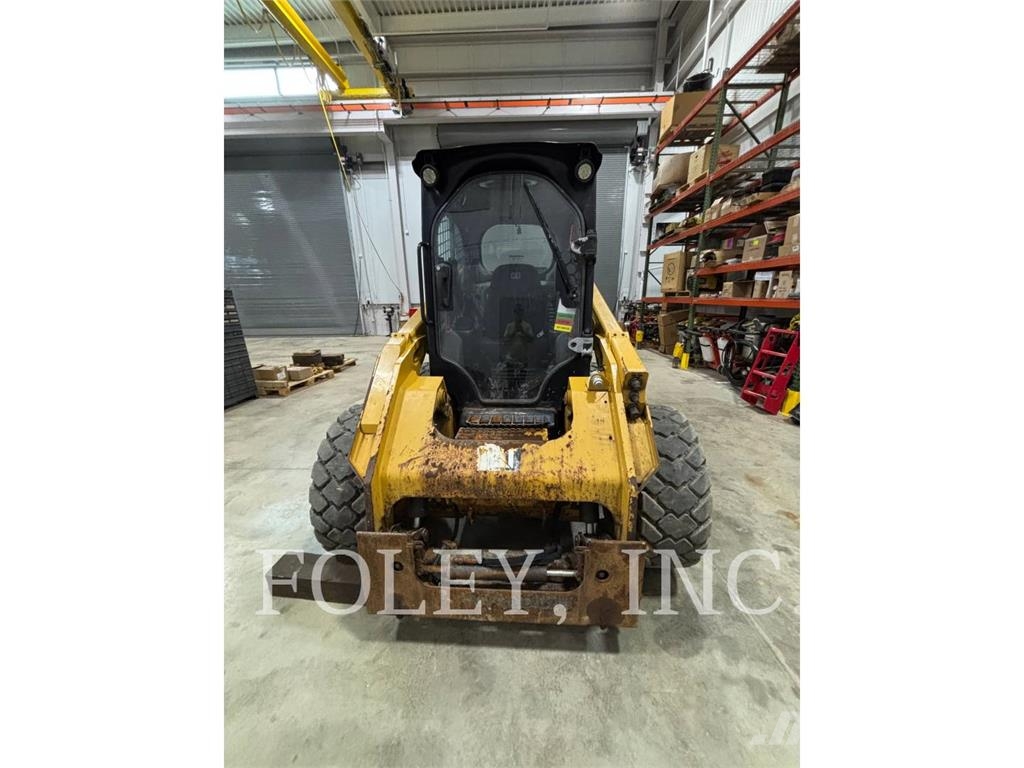 CAT 246D لوادر انزلاقية التوجيه