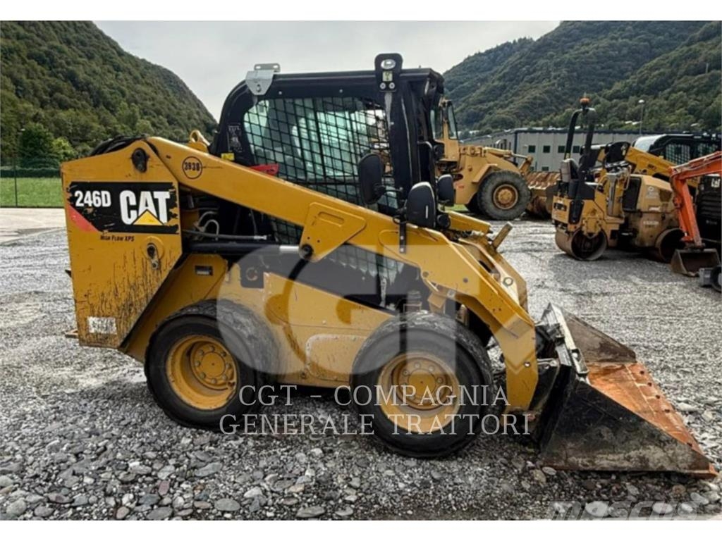 CAT 246D Smykem řízené nakladače