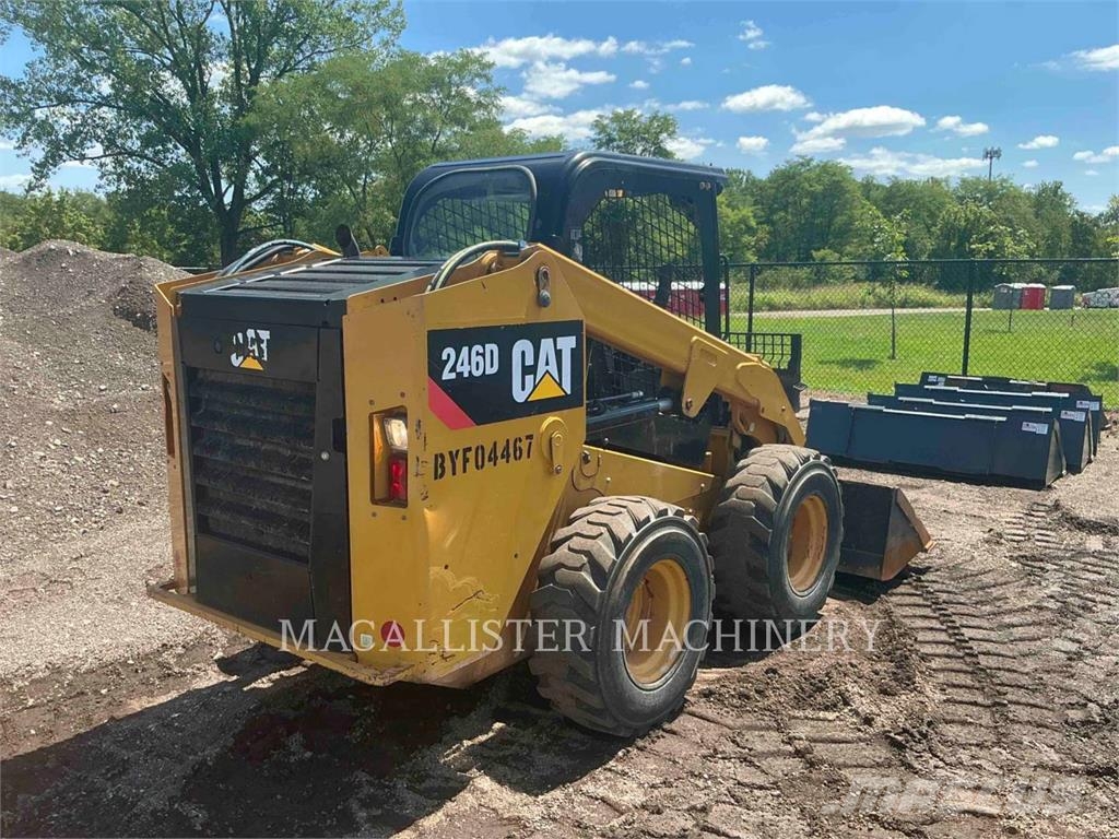 CAT 246D Lietoti riteņu kompaktiekrāvēji