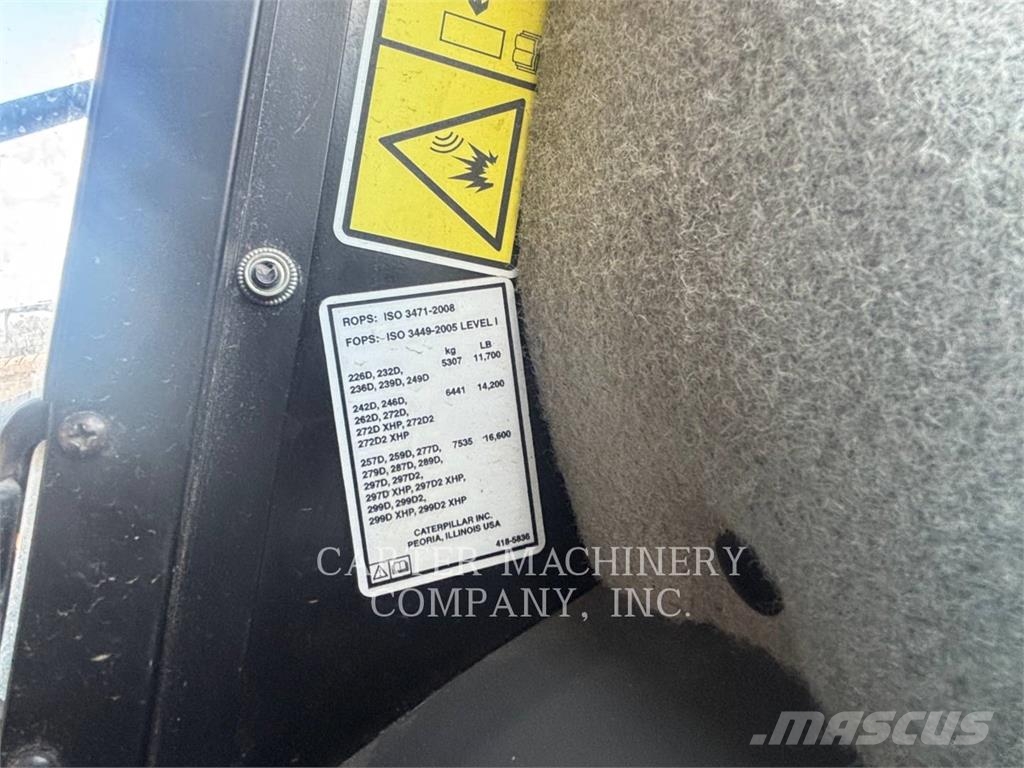 CAT 246D لوادر انزلاقية التوجيه