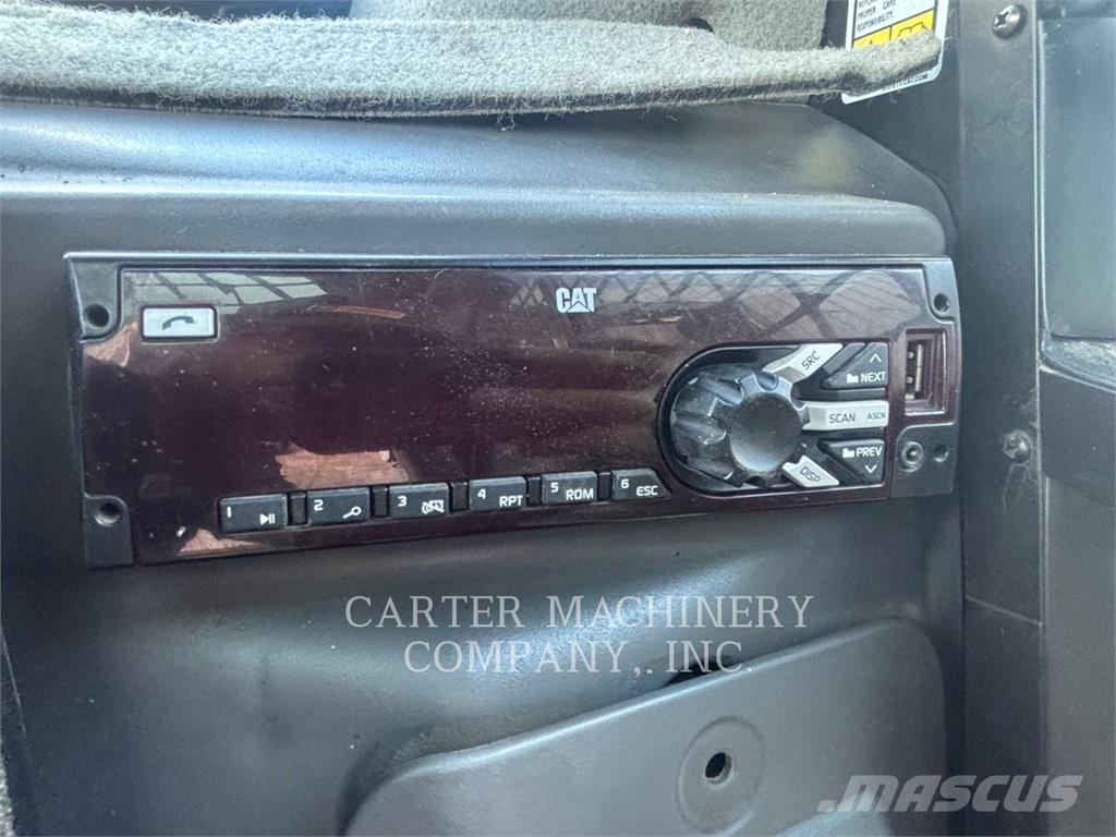 CAT 246D لوادر انزلاقية التوجيه