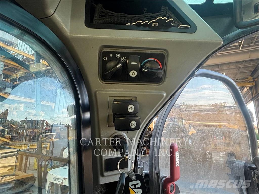 CAT 246D لوادر انزلاقية التوجيه