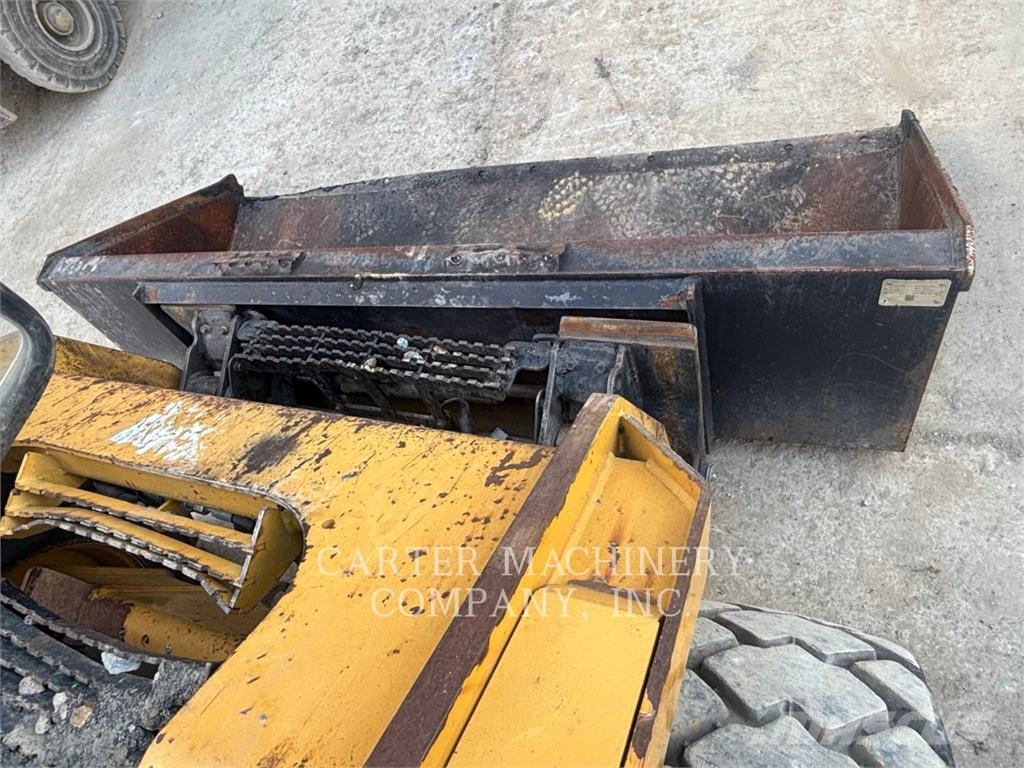 CAT 246D لوادر انزلاقية التوجيه
