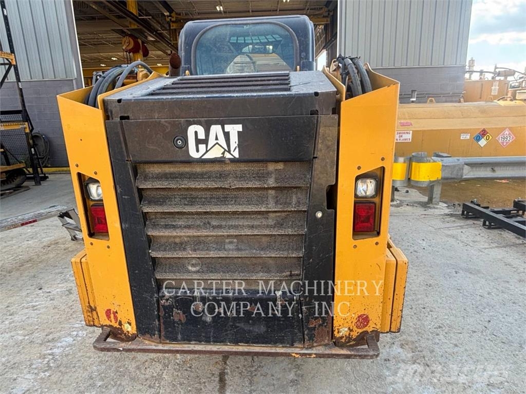 CAT 246D لوادر انزلاقية التوجيه