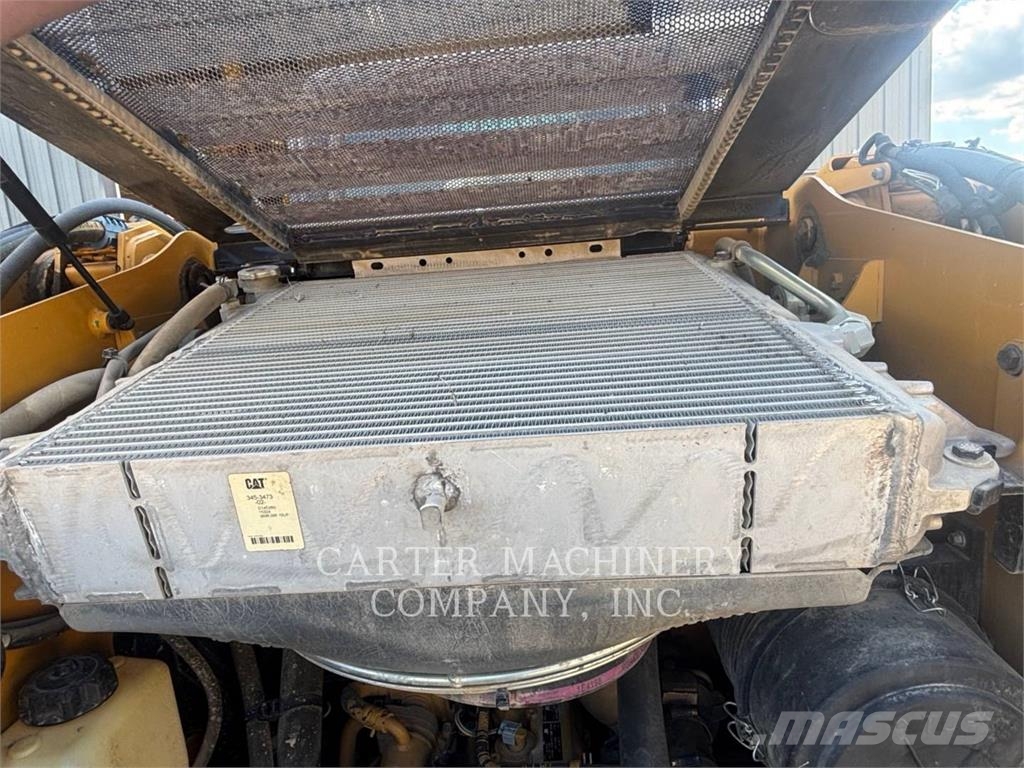 CAT 246D لوادر انزلاقية التوجيه