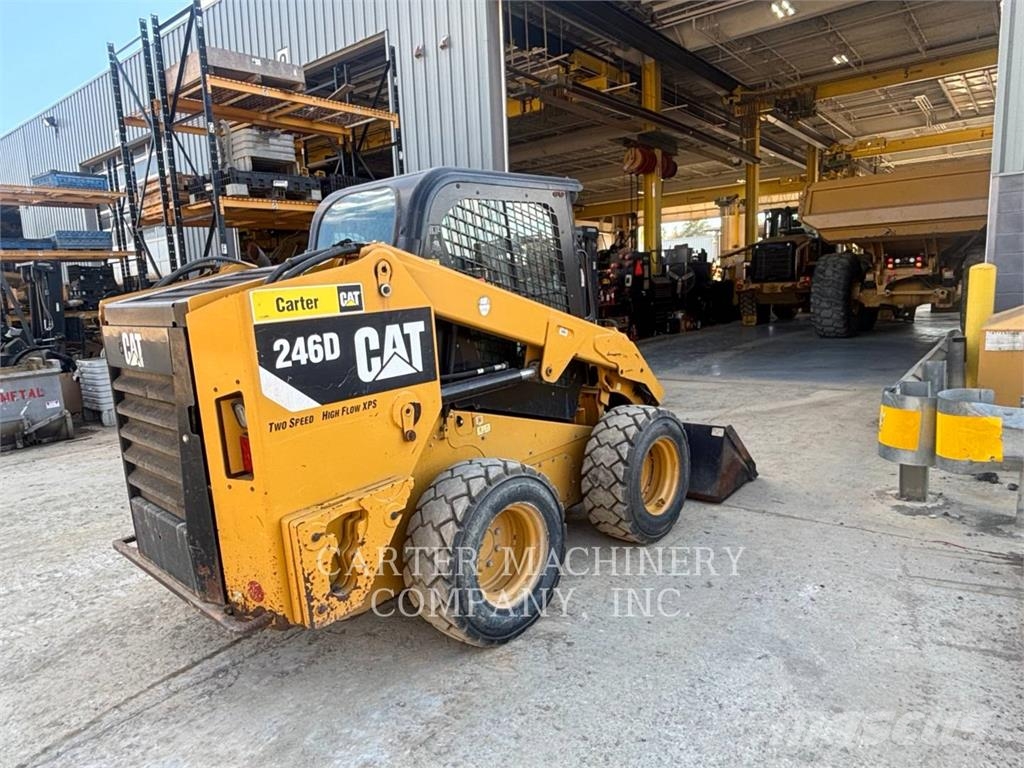 CAT 246D لوادر انزلاقية التوجيه
