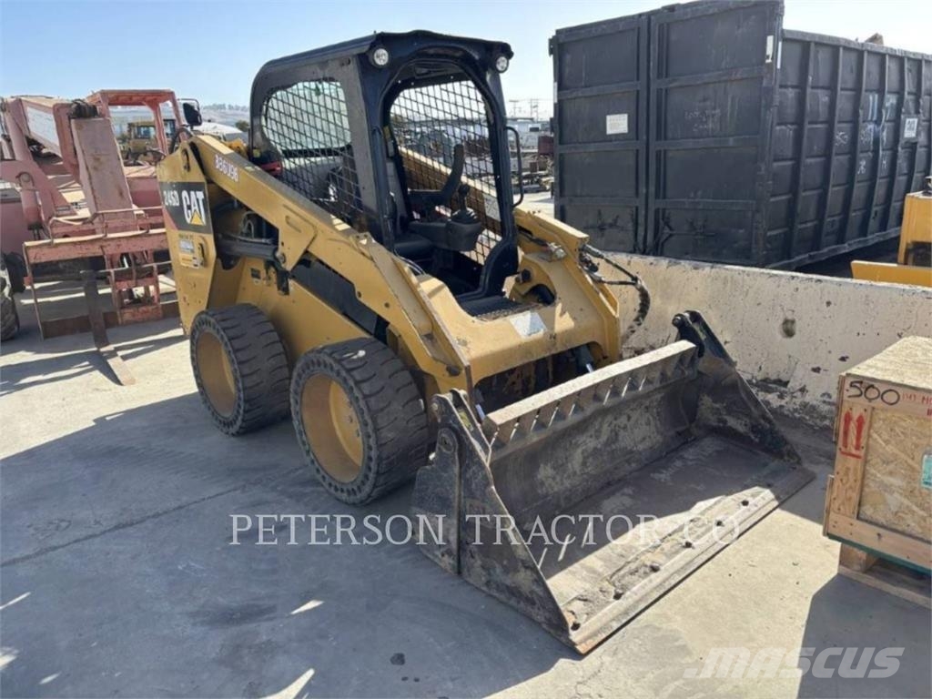 CAT 246D لوادر انزلاقية التوجيه