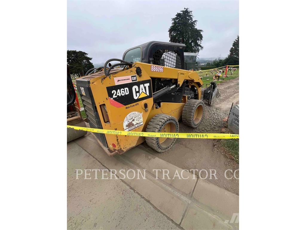 CAT 246D لوادر انزلاقية التوجيه