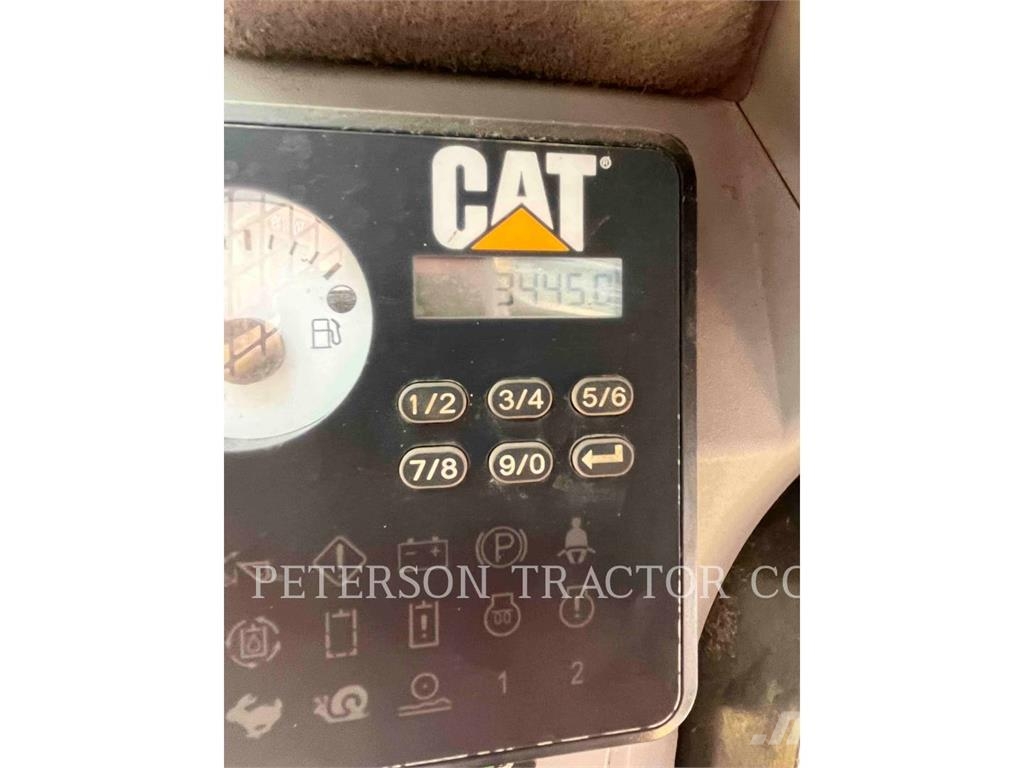 CAT 246D لوادر انزلاقية التوجيه