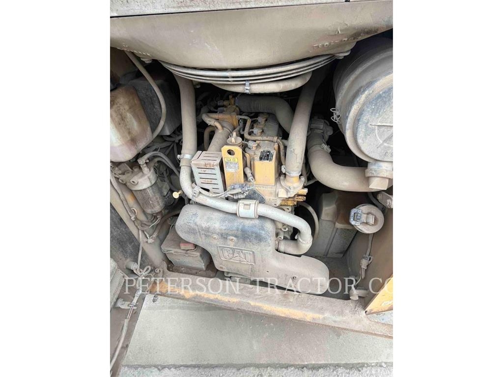CAT 246D لوادر انزلاقية التوجيه