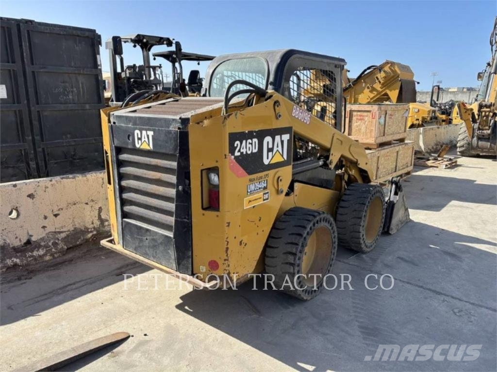 CAT 246D لوادر انزلاقية التوجيه