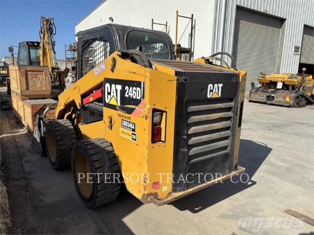 CAT 246D لوادر انزلاقية التوجيه