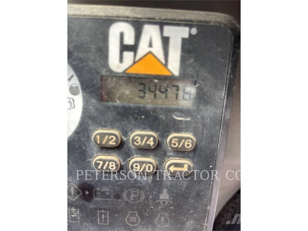 CAT 246D لوادر انزلاقية التوجيه