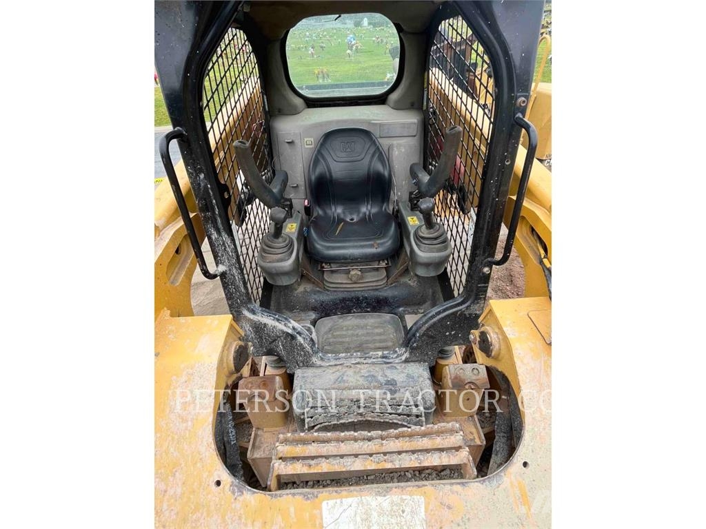 CAT 246D لوادر انزلاقية التوجيه