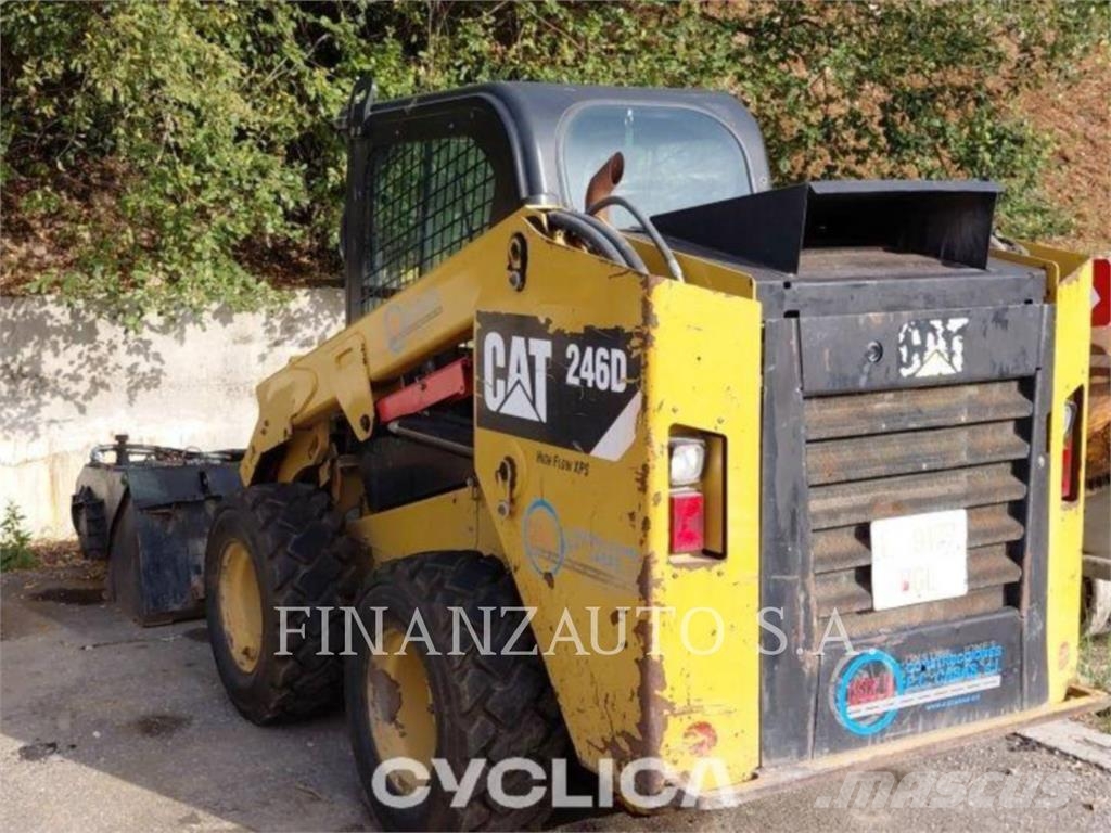 CAT 246D لوادر انزلاقية التوجيه