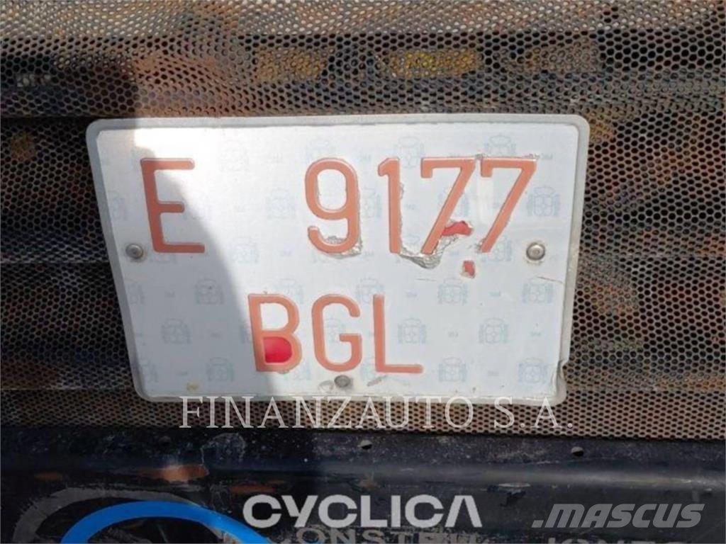 CAT 246D لوادر انزلاقية التوجيه