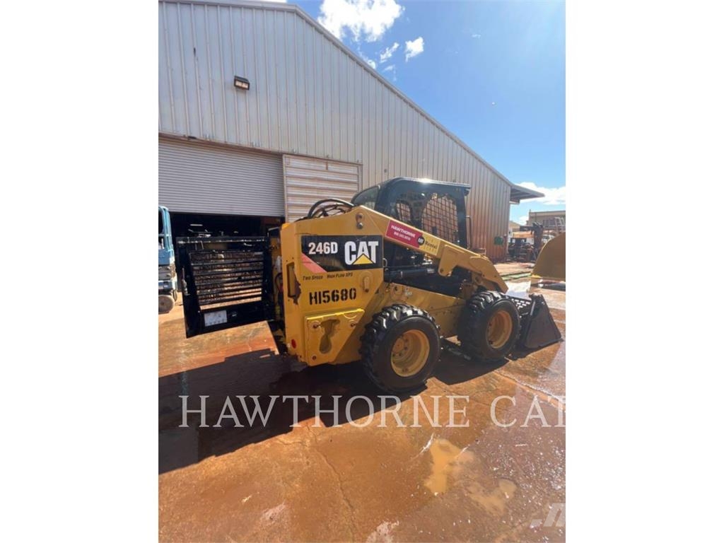 CAT 246D لوادر انزلاقية التوجيه