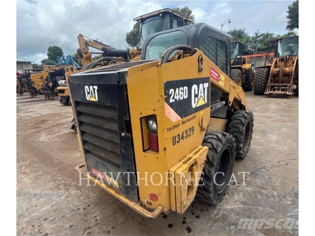 CAT 246D HF لوادر انزلاقية التوجيه
