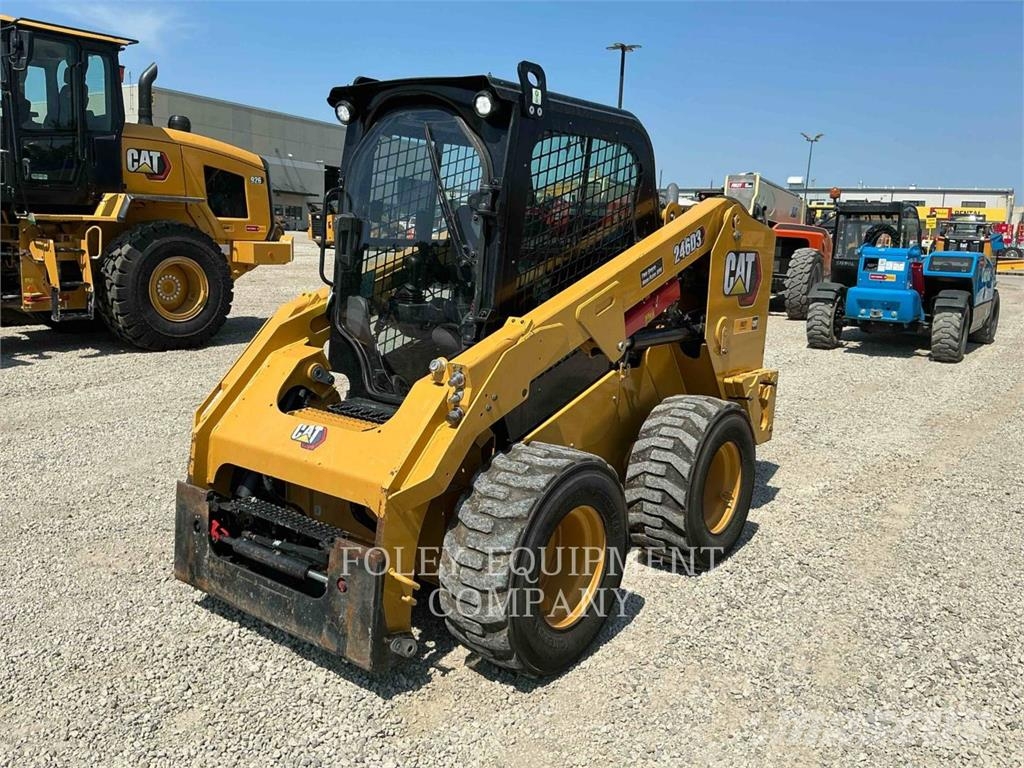 CAT 246D3 لوادر انزلاقية التوجيه