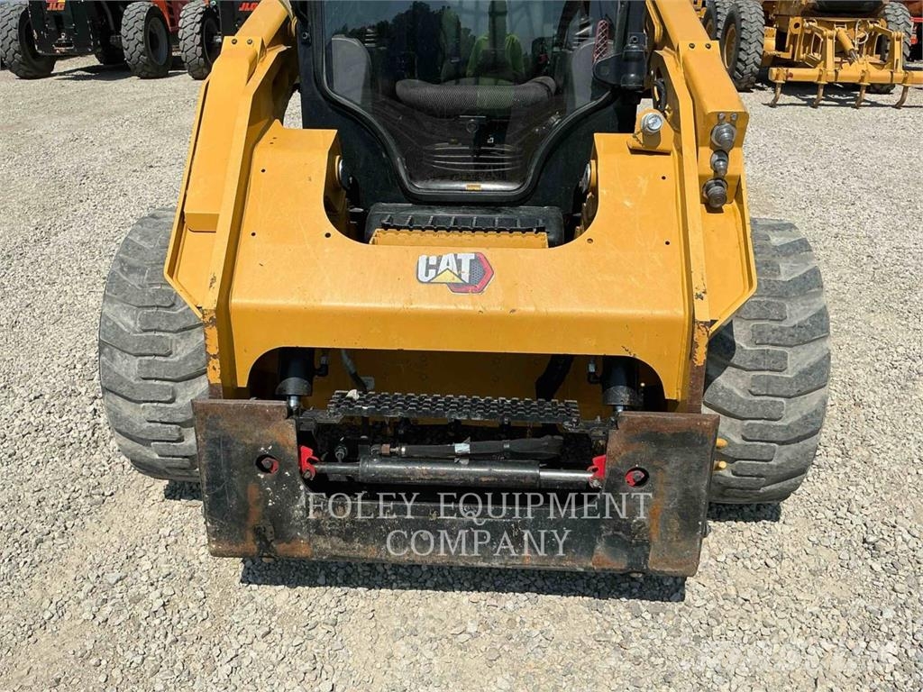 CAT 246D3 لوادر انزلاقية التوجيه