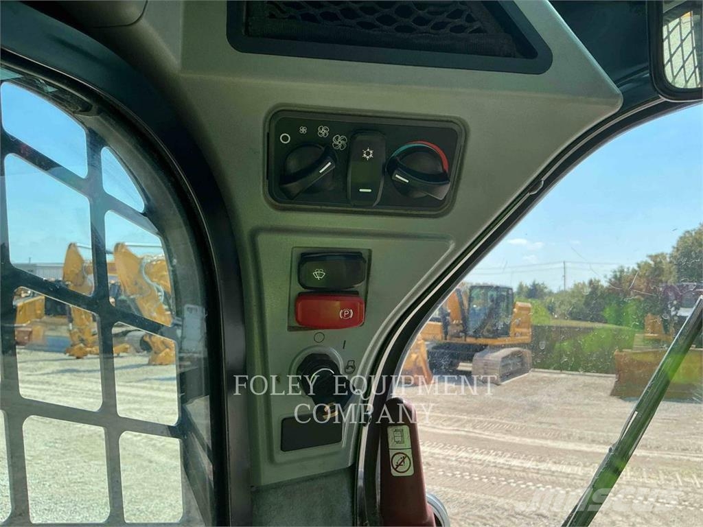 CAT 246D3 لوادر انزلاقية التوجيه