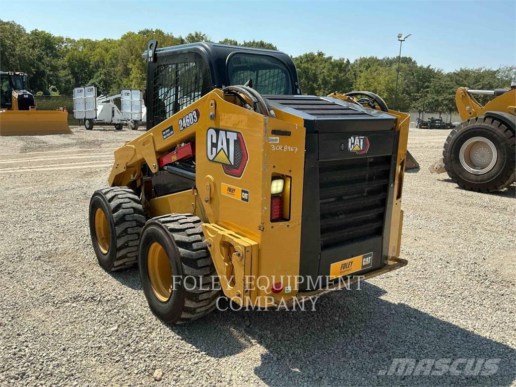 CAT 246D3 لوادر انزلاقية التوجيه