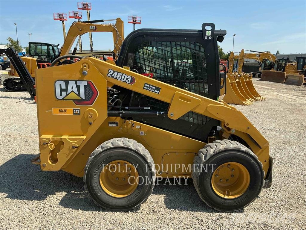 CAT 246D3 لوادر انزلاقية التوجيه