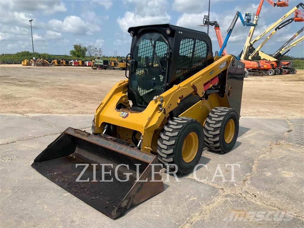 CAT 246D3 لوادر انزلاقية التوجيه