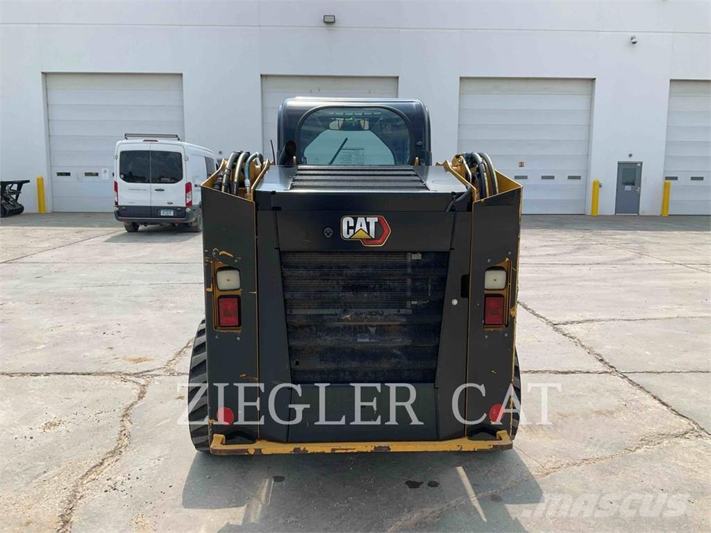 CAT 246D3 لوادر انزلاقية التوجيه