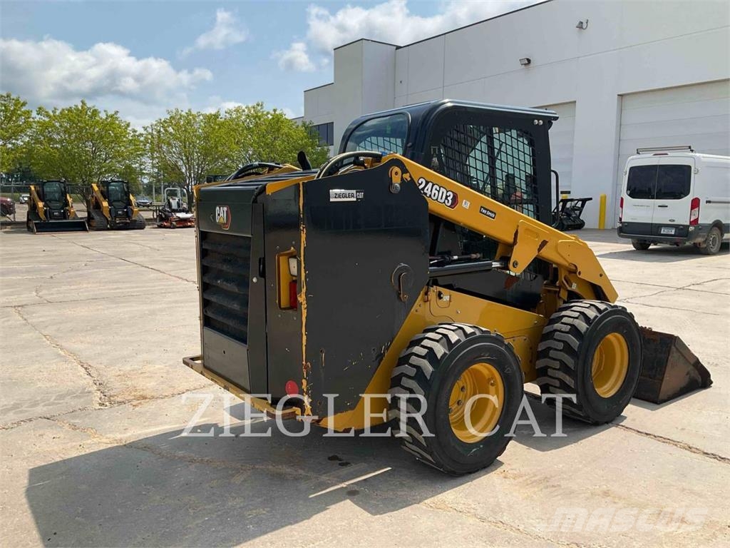 CAT 246D3 لوادر انزلاقية التوجيه