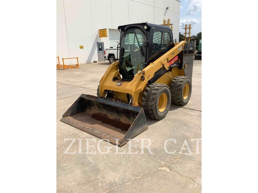 CAT 246D3 لوادر انزلاقية التوجيه