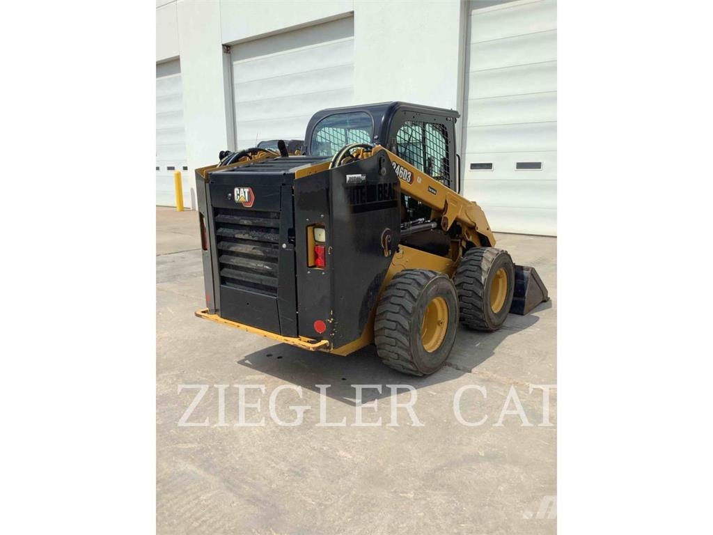 CAT 246D3 لوادر انزلاقية التوجيه